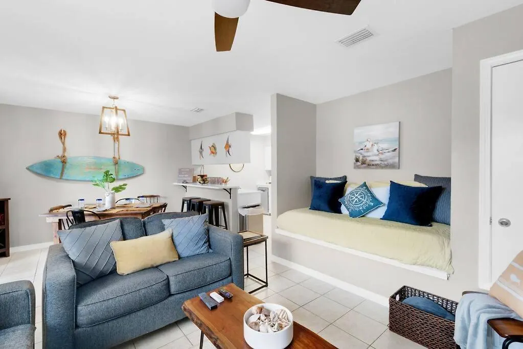 Renovated Ocean Escape Condo-11 Pools-Community Beachhouse Bar Panama City Beach
