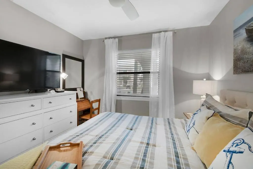 Apartment Renovated Ocean Escape Condo-11 Pools-Community Beachhouse Bar Panama City Beach United States